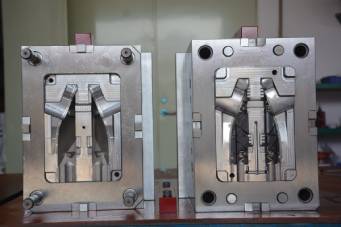 模具注塑廠在注塑加工時(shí)注塑機(jī)為什么會(huì)產(chǎn)生噪聲？