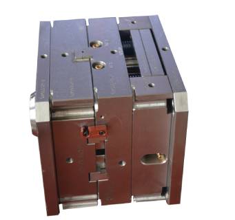 什么因素決定了薄壁注塑模具加工零件精度？