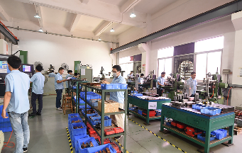 選購(gòu)精密模具的四大方法