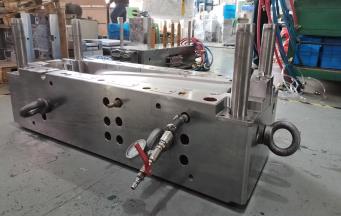 塑膠模具滑動怎么辦？簡單幾招，輕松解決！