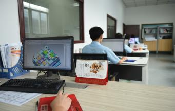 如何為薄壁注塑成型設(shè)計有效的塑料模具？